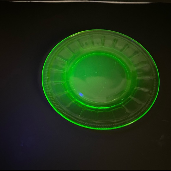 Green Depression Uranium Glass Plate Anchor Hocking Block Pattern 8 inch Plate - Picture 3 of 12